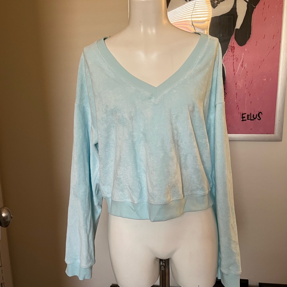 Beyond Yoga Blue Boxy Crop Long Sleeve sweater D981